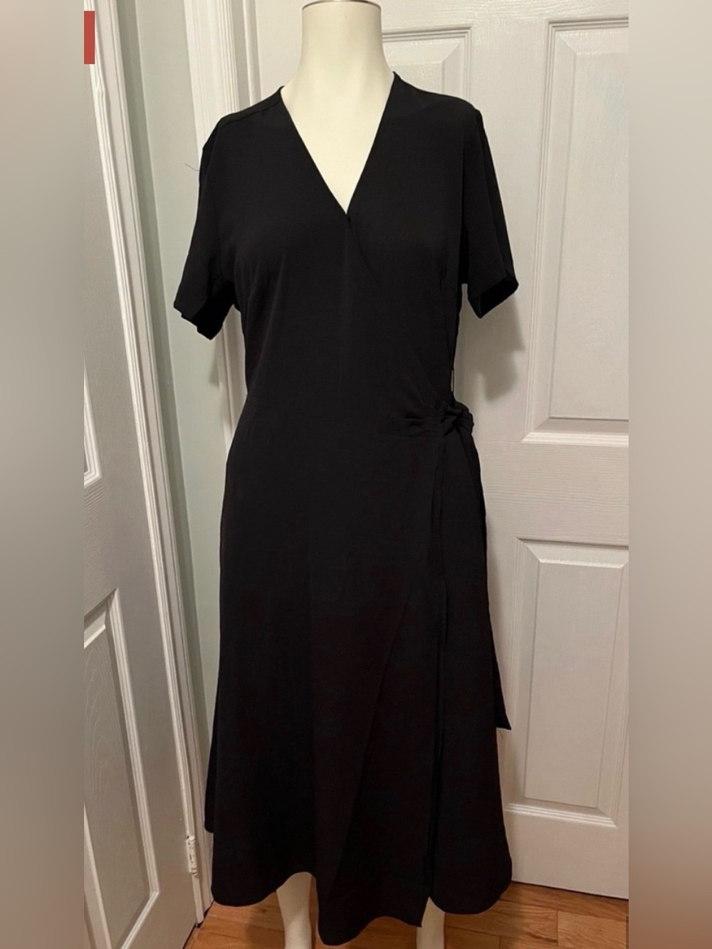 Women's Black Short-Sleeve Wrap Midi Dress